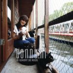 20-06-1982 Jose Hoebee op pezenboot Amsterdam Photo: Govert de Roos/Connu

[keywords]Posed, Headshot, Eyecontact, Singer[/keywords]